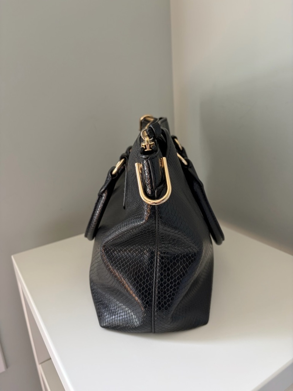 Michael Kors Large Elson Satchel - Picture 3 of 15